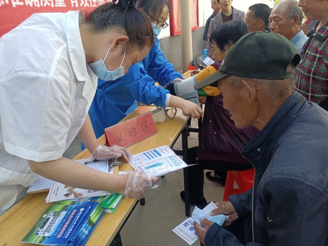 【四送四進四提升】肥城市衛(wèi)健系統(tǒng)開展‘世界高血壓日’健康知識宣傳義診活動 營養(yǎng)健康咨詢進社區(qū)